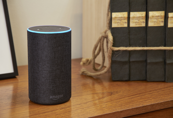 金融界での対応が広がっているアマゾンの音声サービス「Amazon　Alexa」の、スピーカー型端末「Amazon　Echo」