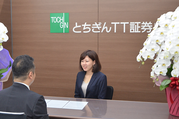 「とちぎんTT証券」は栃木銀行越谷西支店内に越谷支店を開設し、銀行と一体で顧客の資産形成を支援していく(2018年10月1日、とちぎんTT証券越谷支店)