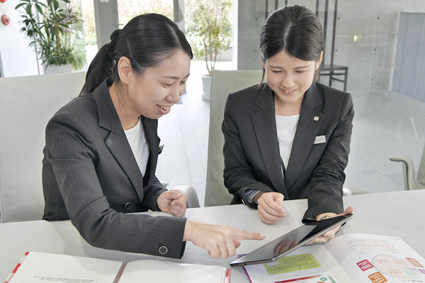 おかやま信金は次代を担う販売担当者の育成に注力(２月15日、おかやま信金内山下スクエアで)