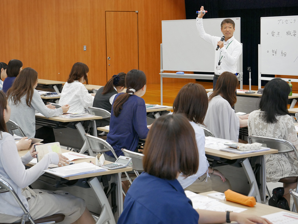 仙台銀行では研修を毎月実施して預かり資産担当者に最新情報や好事例を伝える(７月24日、仙台銀行本店)