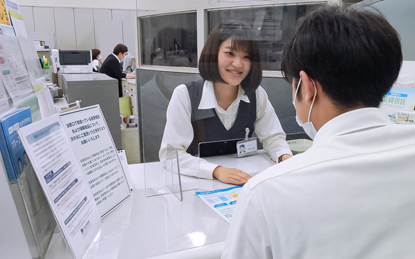 ７月から資産運用キャンペーンを実施している豊和銀行(８月18日、豊和銀行本店営業部)