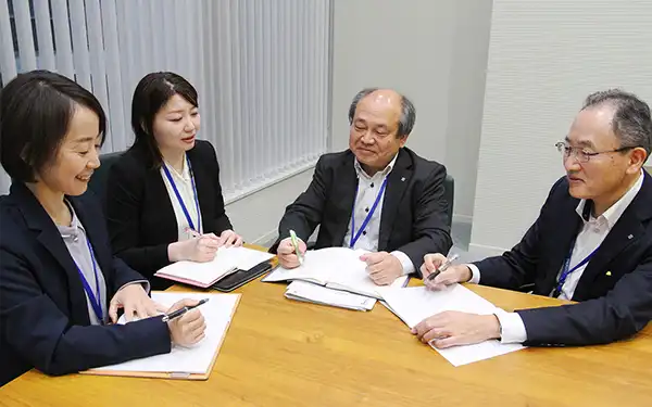 アセットマネージャーの皆さん（2024年12月9日、筑波銀つくば本部）