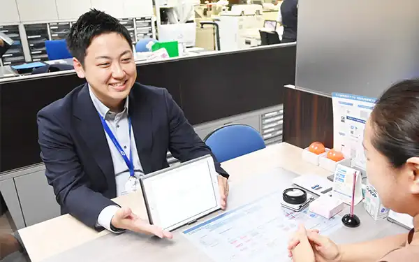 十八親和銀行はタブレット端末などを活用して、商品を提案する