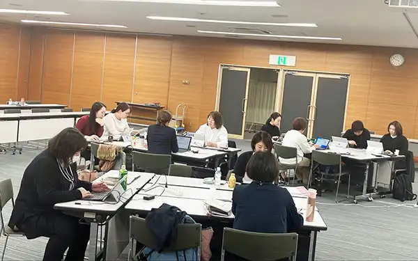 預かり資産担当者（上級者向け）コンサルティング研修の様子（2月13日、沖縄銀行本店、沖縄銀提供）