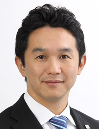 間下　直晃氏