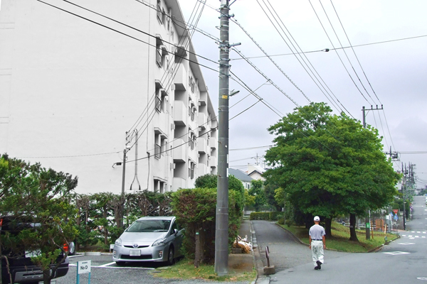 大規模団地の老朽化が著しい横浜市は、建て替え促進へリバースモーゲージの活用を模索。(６月27日、たまプラーザ団地)