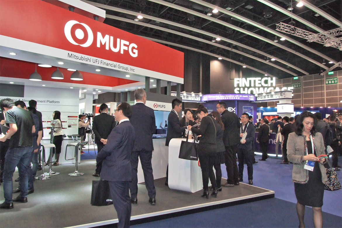 アジア金融フォーラムの会場には世界各国から3300人が参加。MUFGのブースにも多くの人が訪れた(1月14日)