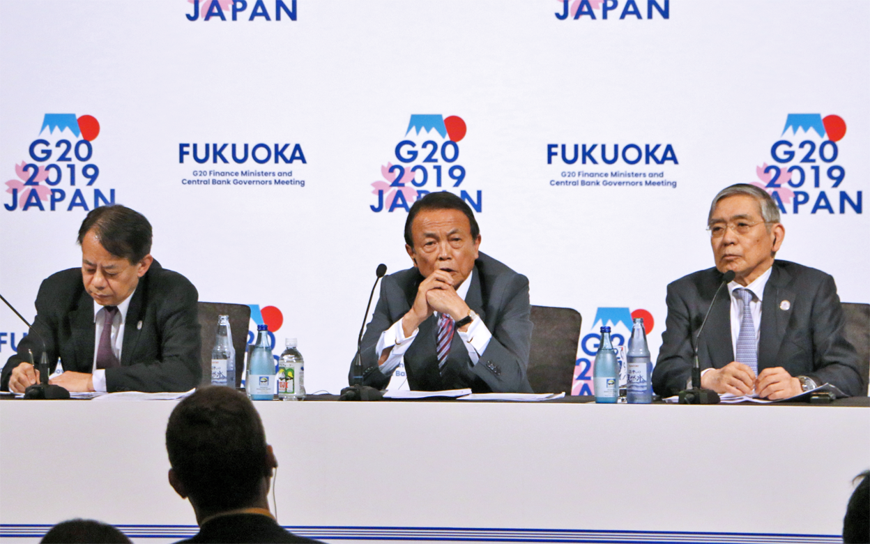 9日の議長国会見の様子
