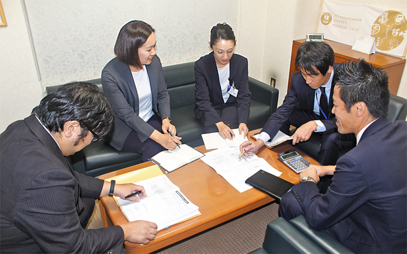 「お客さまの資産を守る」の行動理念をベースの情報交換を重視している(10月8日)