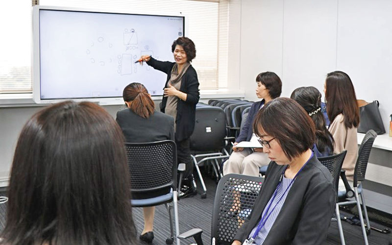 第1回「オフィスワーク就労支援プログラム」を開催(10月14日、東京スター銀行事務センター)