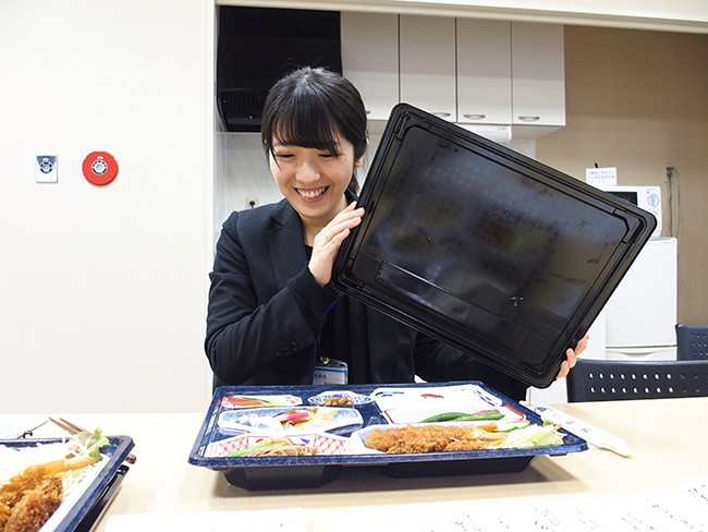 豪華なランチに思わず笑みがこぼれる(3月5日、本店)