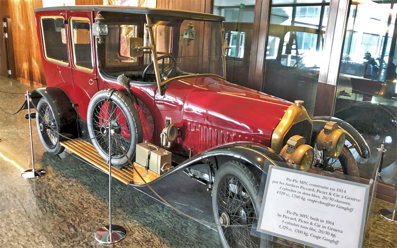 １階に展示しているクラシックカーはアトリエ・ピカール、ピクテ&シーにより20世紀初頭に製造された。1926年には銀行名もピクテ&シーとなった（２月24日、ピクテ・グループ本社）