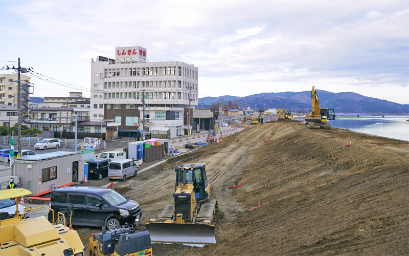 周囲の整地や旧北上川の堤防工事が進んだ現在(2020年12月23日)