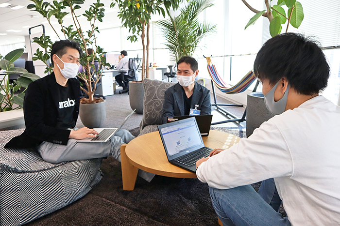 独自のAPI戦略を展開するGMOあおぞらネット銀。企業と新規ビジネス創出を目指す(3月24日、本社のリフレッシュエリア)