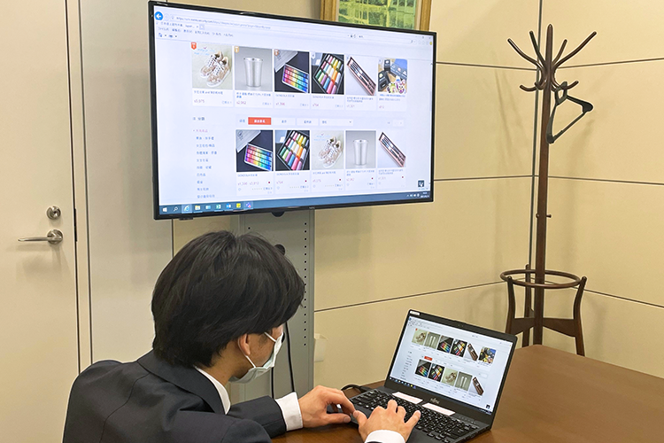 信金取引先のアイテムを集めた「Shopee」内の特設ショップ(写真は台湾版、5月17日、信金中金)