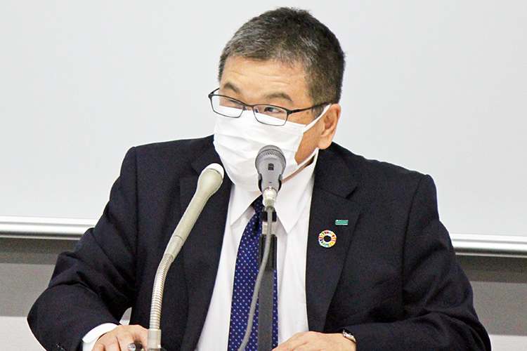 決算のポイントを説明するMS&ADの大川畑専務(5月20日、損保会館)