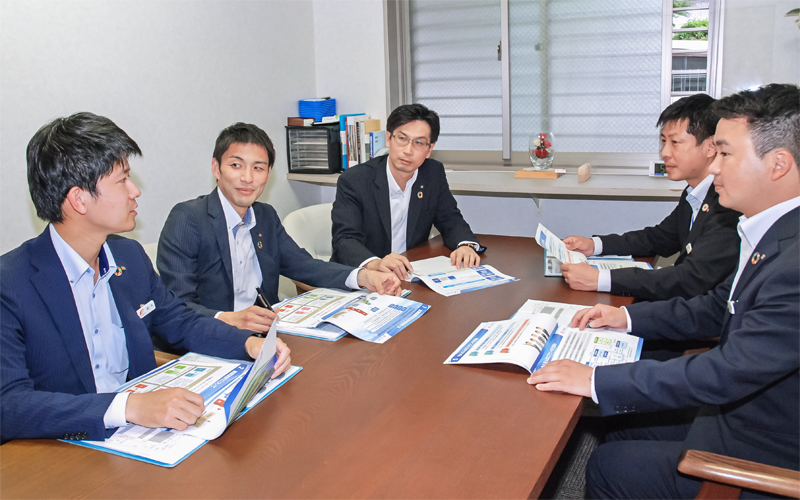 企業型DCの推進方法について打ち合わせ(5月18日)<写真撮影時にマスクを外していただきました>
