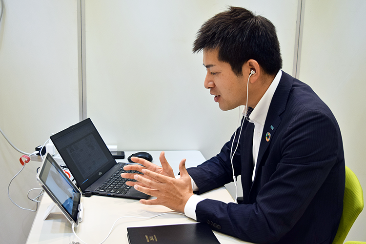 三井住友海上の1次面接。初対面時の緊張を和らげる時間を確保するため前年より面接時間を15分長くした(6月1日、駿河台ビル)