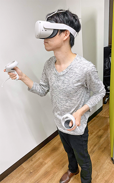 VR専用のヘッドセットを使い実体験に近い臨場感を体験できる