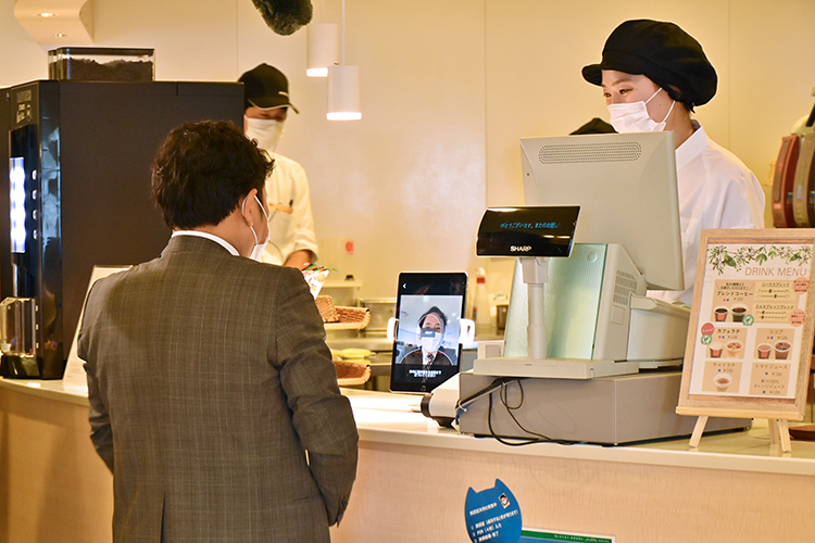 りそなHDは本社食堂で顔認証実験を実施している(12月15日、東京本社)