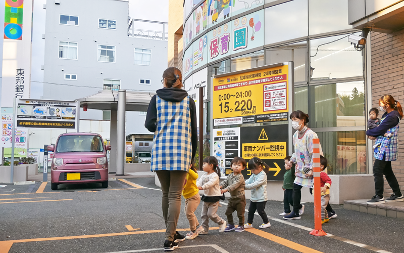 保育園が同居する東邦銀行湯本支店