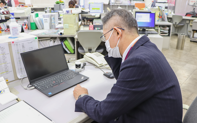 業績や部下指導などさまざまな役割を抱え支店長は頭を悩ませている