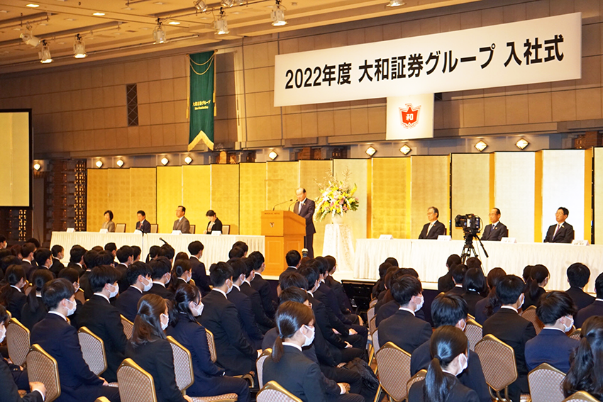 大和証券グループは、3年ぶりに新入社員が一堂に会する集合形式で開催（4月1日、帝国ホテル）