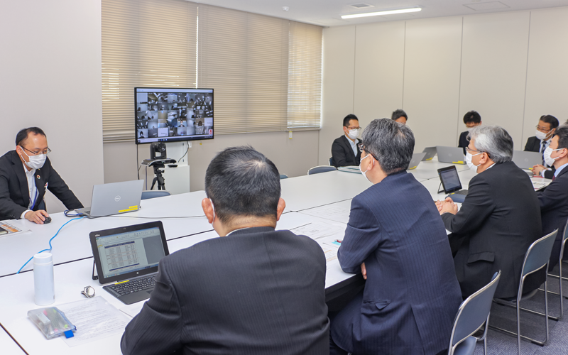 オンライン開催した「サテライト店長等会議」(山形銀行旅篭町ビル)