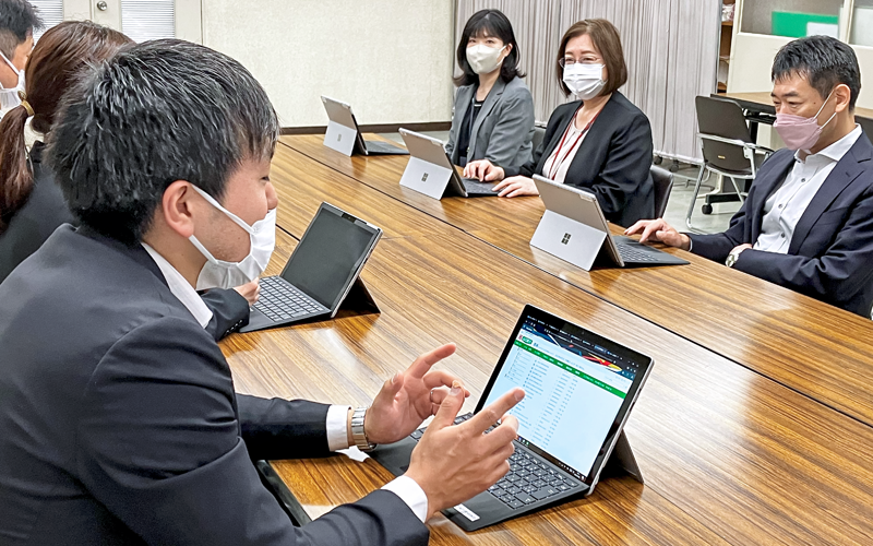 定期会議で提案方針や進捗状況を共有する（６月２日）