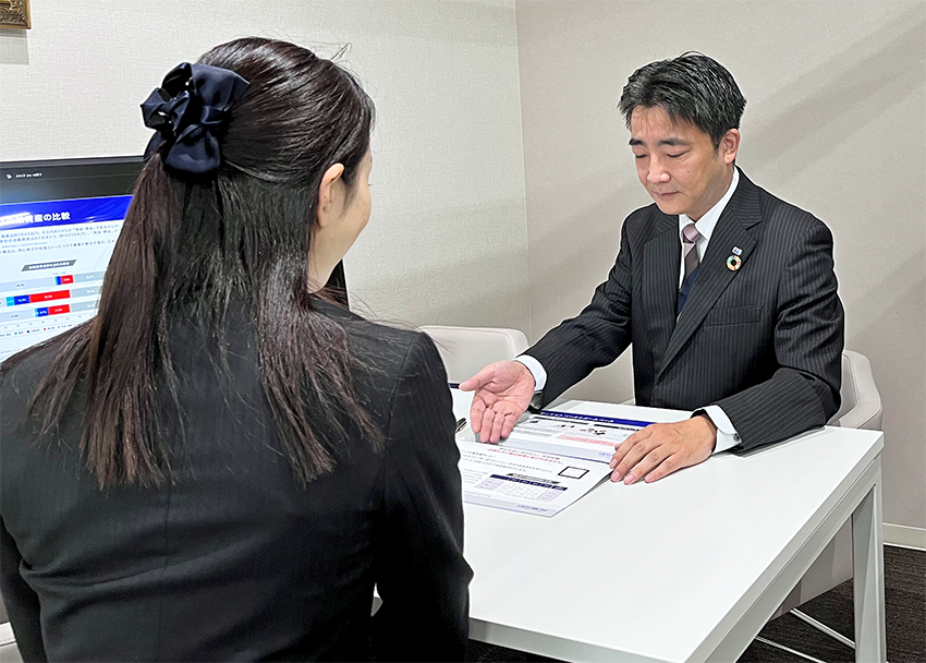 Fanとの共同店舗の営業責任者を務める佐銀キャピタル&コンサルティングIFA事業部の三岳氏(右)は、研修を通して同社への理解を深めた