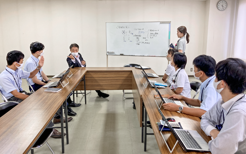 顧客のこだわり、ベストな提案をみんなで協議する案件ミーティング(9月2日、南都銀行京田辺支店)