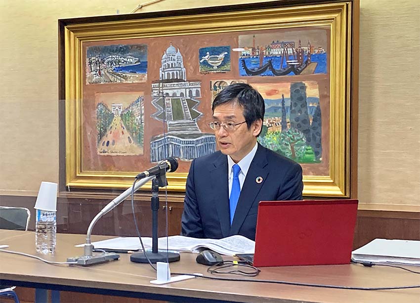 稲垣会長は会見で、これまでの取り扱いと約款上の考え方を顧客にしっかり説明することの重要性を強調した（9月16日、生保協）