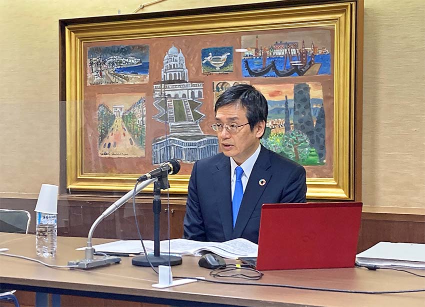 稲垣会長は会見で、これまでの取り扱いと約款上の考え方を顧客にしっかり説明することの重要性を強調した(9月16日、生保協)