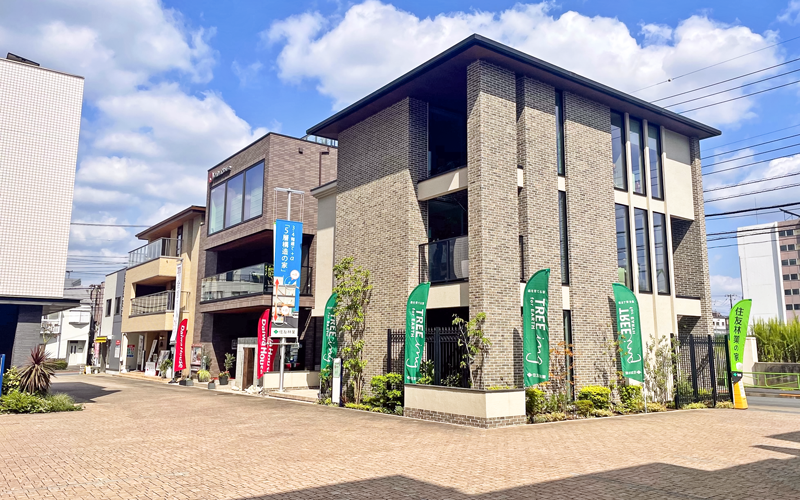 エコ住宅のさまざまな最新設備を紹介する住宅展示場（９月27日、東京都内）