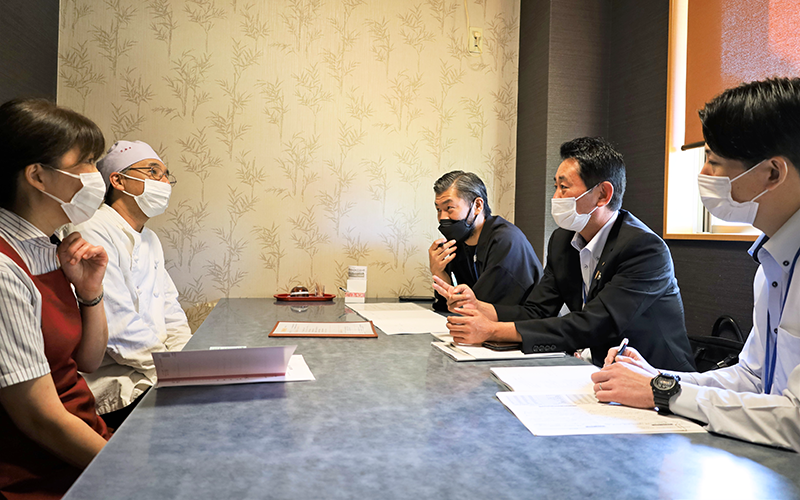 アフターコロナ支援部とよろず支援拠点が連携してサポートする(10月13日、青菜)
