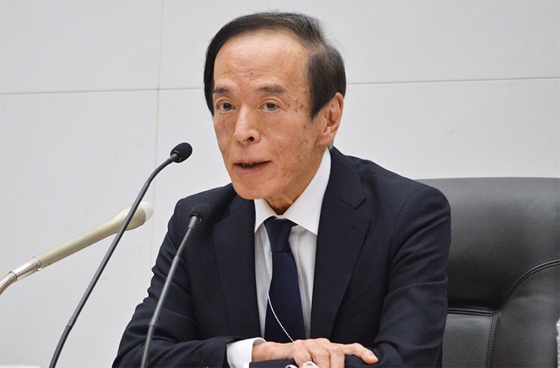 就任会見で緩和継続を訴える植田新総裁(4月10日、日銀本店)