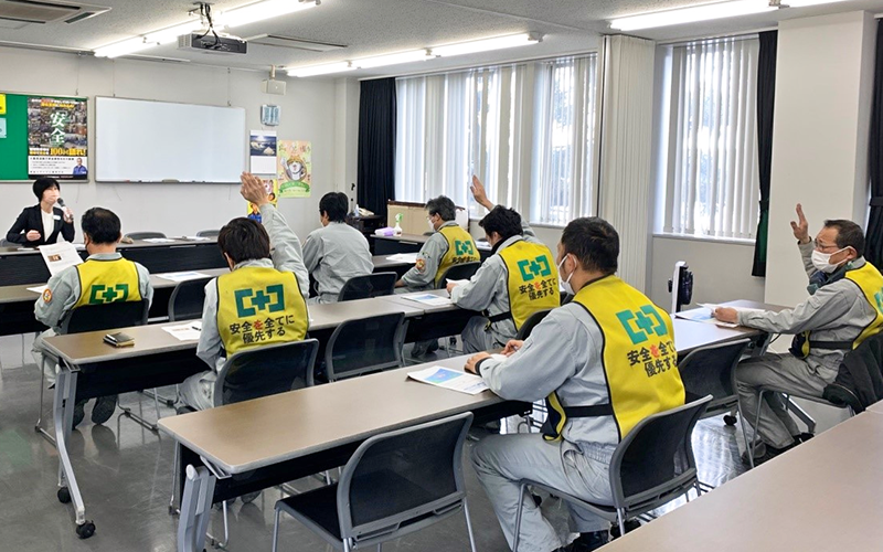 取引先の健康課題に合わせて「禁煙」や「健康習慣」などのテーマで従業員向けセミナーを開催している(名古屋銀行提供)