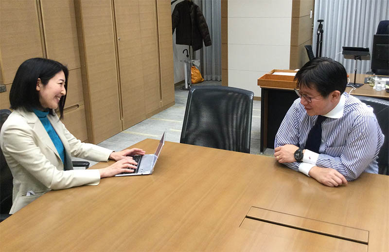 みずほFGの役員メンタリング制度は1回30分が目安だが、23年度の初回面談は話が弾み2時間に及んだペアもあった(同社提供)