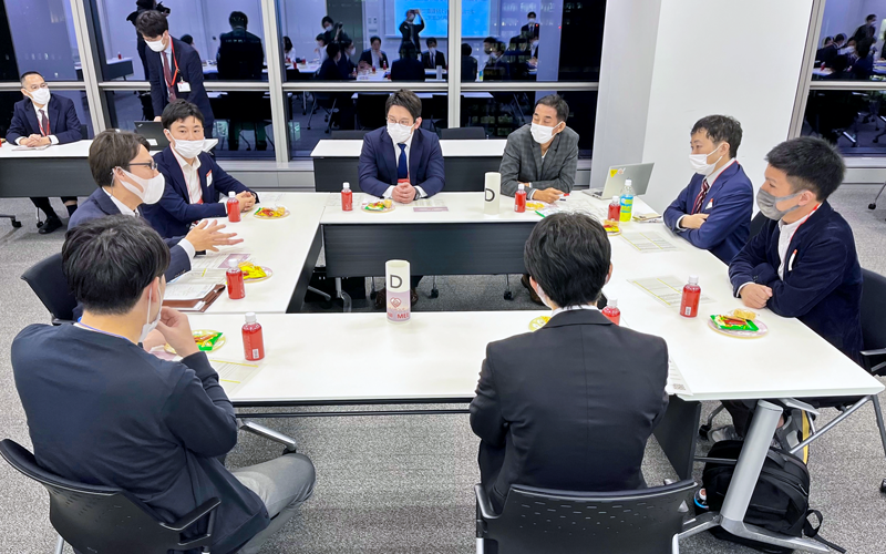 日本郵政グループは、アルムナイと現役社員の交流会を開催した(3月22日、日本郵政本社)