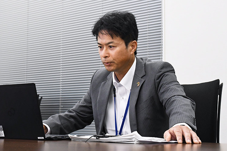 自信金の取り組みについて話す観音寺信用金庫の業務管理部経営支援課の大平課長(9月22日、信金中央金庫本店)