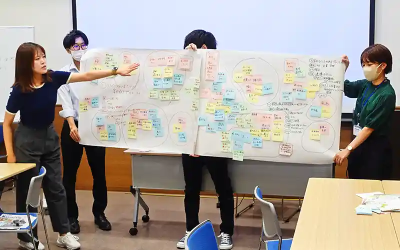 自治体職員向けの勉強会を開き、十六FG社員も交えて企業版ふるさと納税の活用方法などを検討した(2023年7月、岐阜県笠松町)