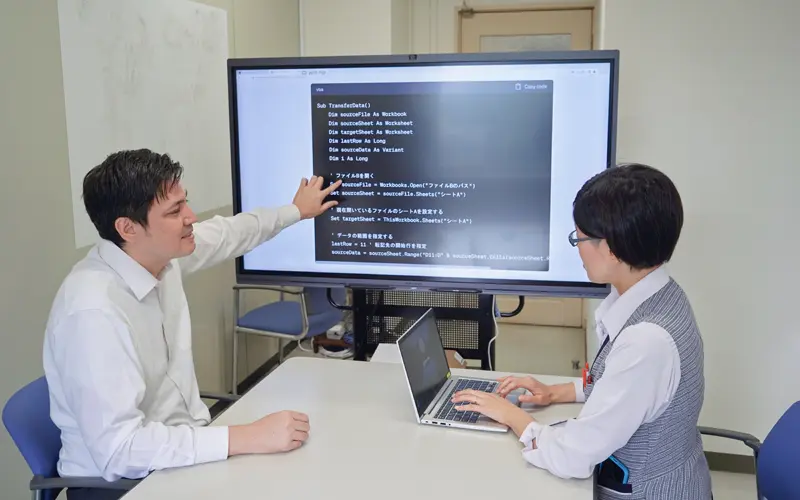 プログラミングコードを生成し、エンジニアリング力を強化する動きも(遠州信金本部)