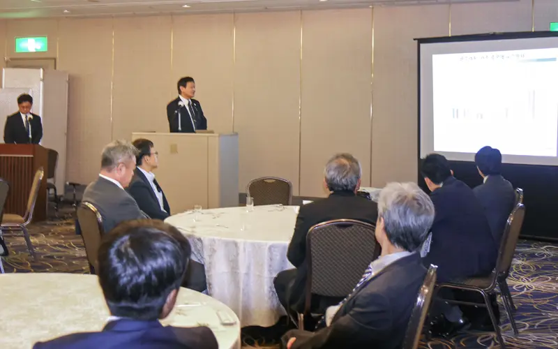 佐々木信幸支店長の働きかけで発足した「チームBNS」は3カ月に1度の頻度で勉強会や情報交換の場を設けている(5月14日、新居浜市内のホテルで)