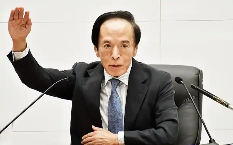 会見で為替円安による物価見通しの上振れリスクについて言及する植田総裁(7月31日、日銀本店)
