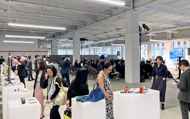 米国ニューヨークでのトークショーと作品展示(6月4日、三菱UFJフィナンシャル・グループ ニューヨークオフィスビル)