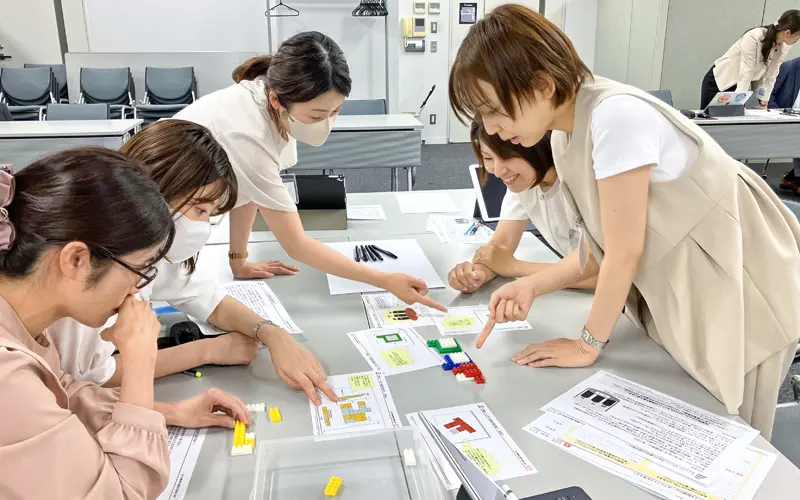 中国銀行は女性未来塾で行動と思考の変容を促すグループワークなどを実施している(中国銀行提供)