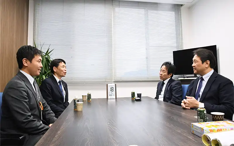 2025年1月10日号1面　預金獲得新時代（中）デジタル普及で戦略多様化