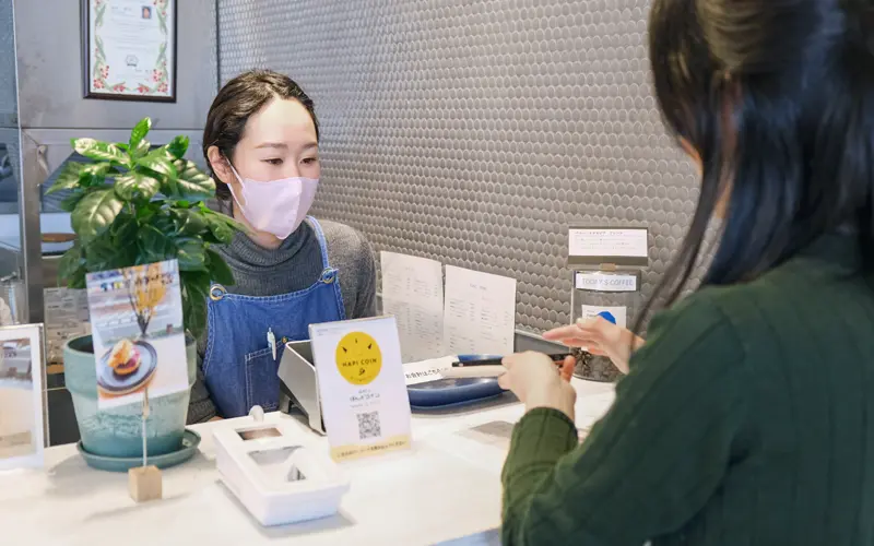 「ふくいはぴコイン」の決済が福井県内で広がっている(1月15日、福井市内のスリータイムズコーヒー)