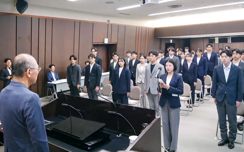 2025年4月11日号17面　金融機関、全国で入社式、新人企画やビジカジも