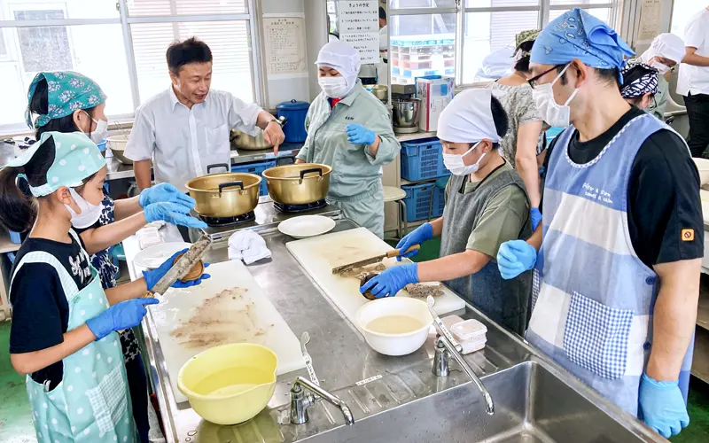 2025年6月6日号8面　特集　静岡銀行地方創生部が創設10年、社会価値創造の司令塔に